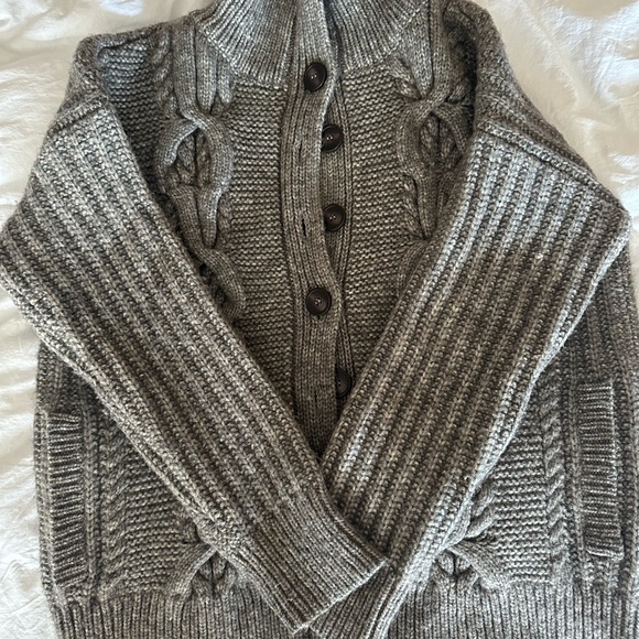 Intermix Carlyle Cable Knit Cardi in size P/S - Picture 3 of 7